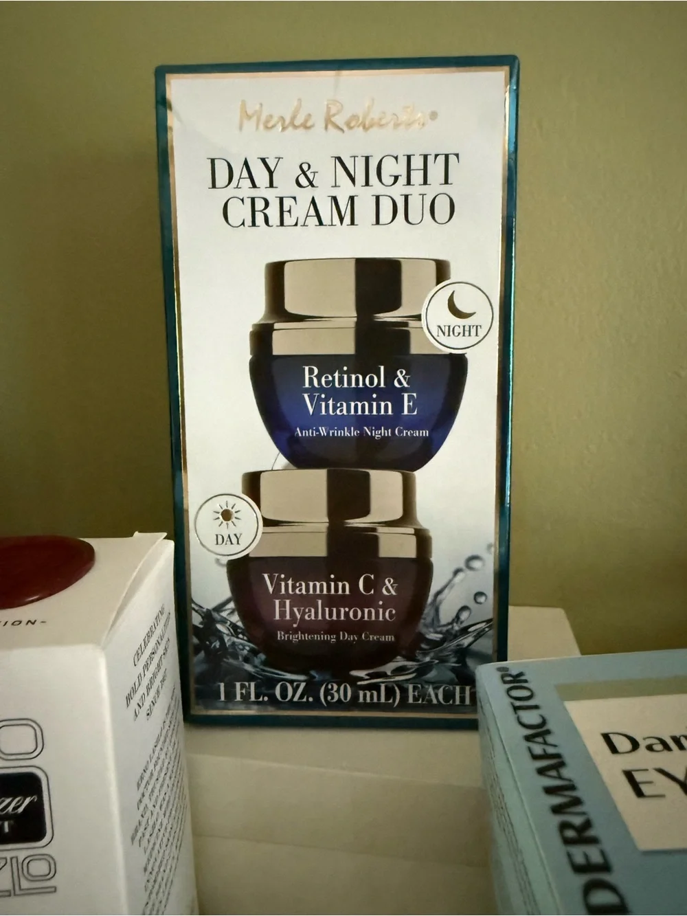 Miscellaneous cosmetics Eye Dark Circle Eye Cream - Light Blue